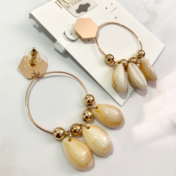 Ivory Seashell Rosegold Hoop Earrings - Picture 3 of 3